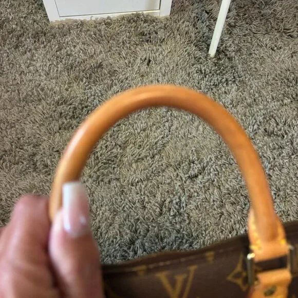 Louis Vuitton Handbag - Picture 5 of 12